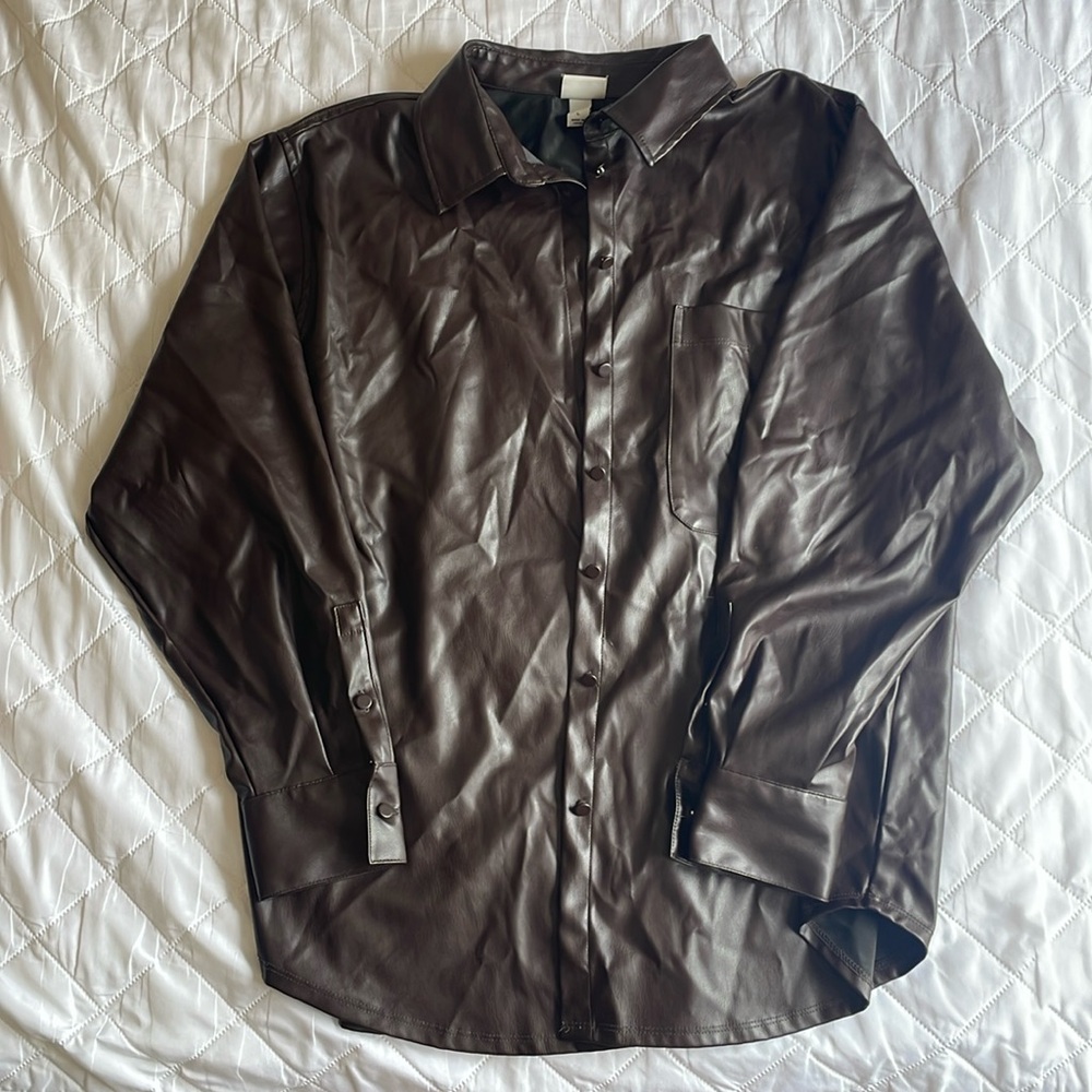 Size L Dark brown leather button up jacket.